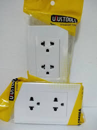 TOMA DOBLE BLANCO PUNTO TIERRA UYUSTOOLS