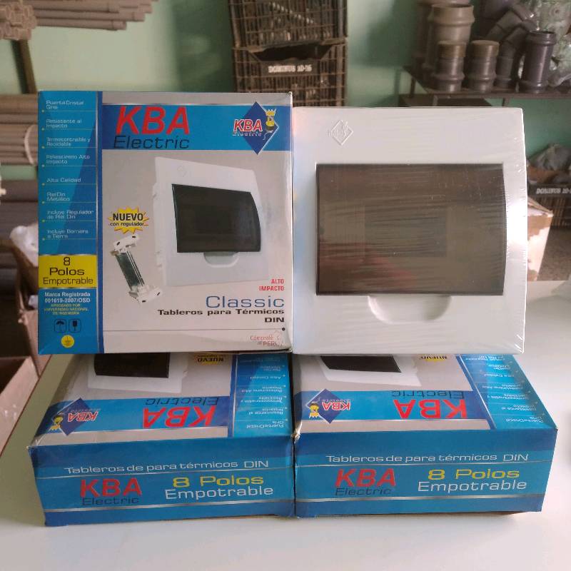 CAJA 8 POLOS EMPOTRADO CON PUNTO TIERRA KBA